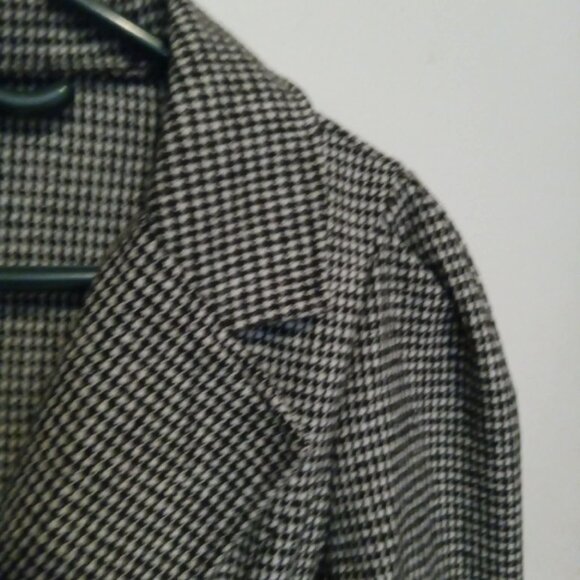 Beautiful houndstooth coat with a skirt at the back, double row of buttons... - Picture 6 of 16